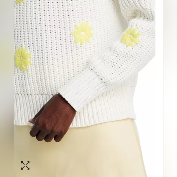 AQUA Daisy Embroidered Sweater Size S - Picture 4 of 7